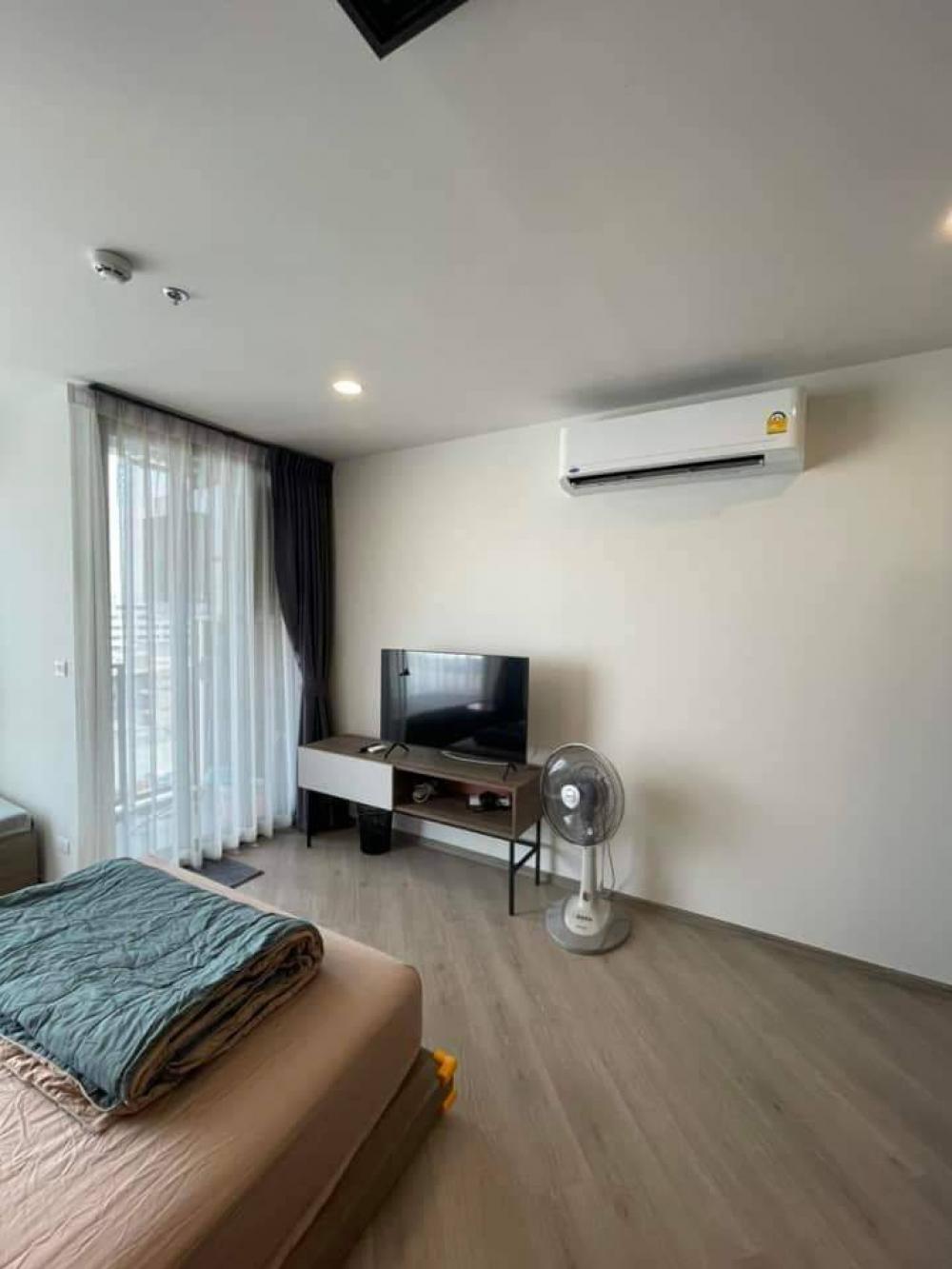 For RentCondoVipawadee, Don Mueang, Lak Si : Condo THE BASE Saphan Mai (1 bedroom), 10th floor, next to BTS Sai Yut.