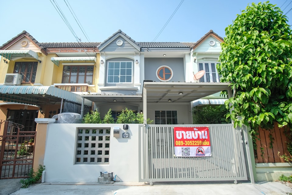 For SaleTownhousePathum Thani,Rangsit, Thammasat : Urgent sale, newly renovated townhouse, Busarin, Lam Luk Ka Khlong 2.