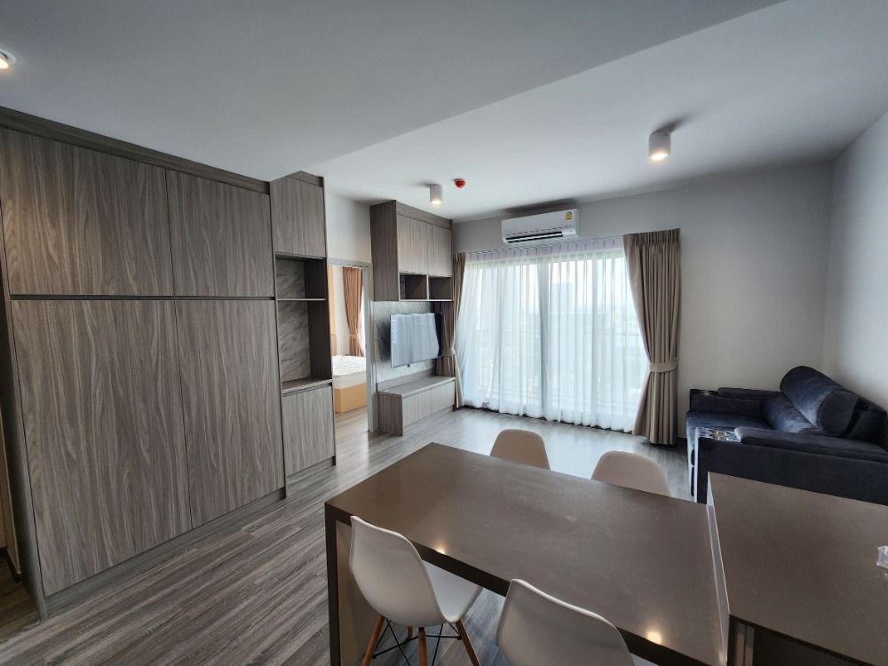 For RentCondoSiam Paragon ,Chulalongkorn,Samyan : Ideo Chula - Samyan【𝐑𝐄𝐍𝐓】🔥2 bedroom condo, spacious, airy, comfortable, fully furnished, very beautiful woodwork, good view, 24 hour common area, has a swimming pool, ready to move in🔥 Contact Line ID: @hacondo