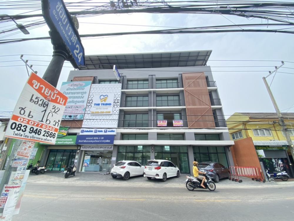 For RentShophouseRattanathibet, Sanambinna : For sale and rent, Rewadee shophouse, brand new building, 3 units to choose from, 4 and a half floors and a rooftop (with roof), good location, able to trade.