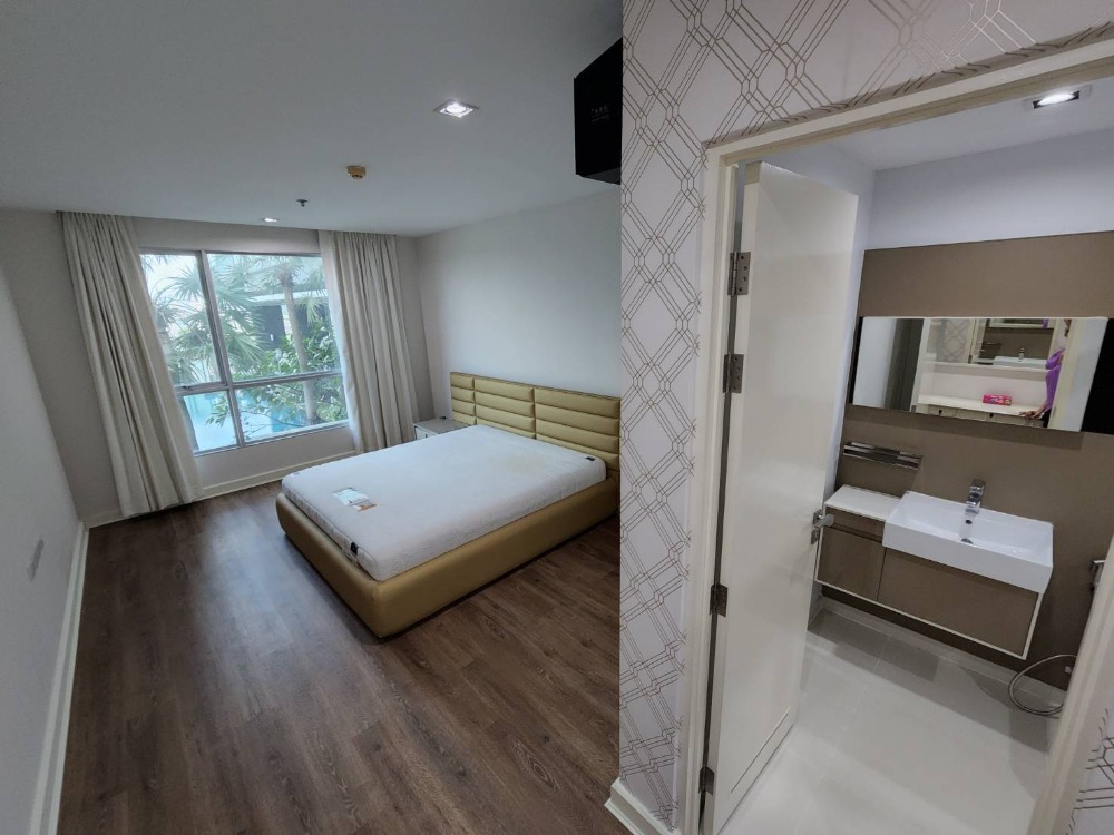 For RentCondoThaphra, Talat Phlu, Wutthakat : For rent, The Room Sathorn Taksin, next to BTS Pho Nimit, 100 meters + 2 bedrooms, 2 bathrooms, +75 sq m, pool view, with furniture + washing machine, only 25,000 baht.