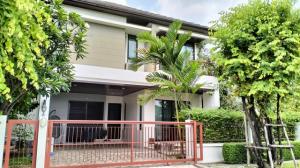 For RentHouseLadkrabang, Suwannaphum Airport : HR1553 2-story detached house for rent, Lake View Park Village, Bangna Ring Road, ready to move in, near Mega Bangna.