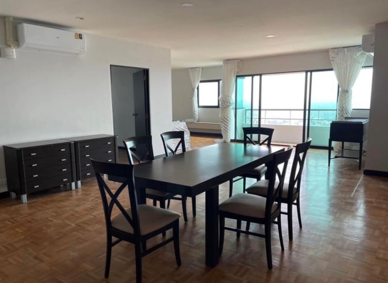 For RentCondoSathorn, Narathiwat : 089-515-5440 For rent : Sathorn Garden Condominium 3 Bedrooms 90k