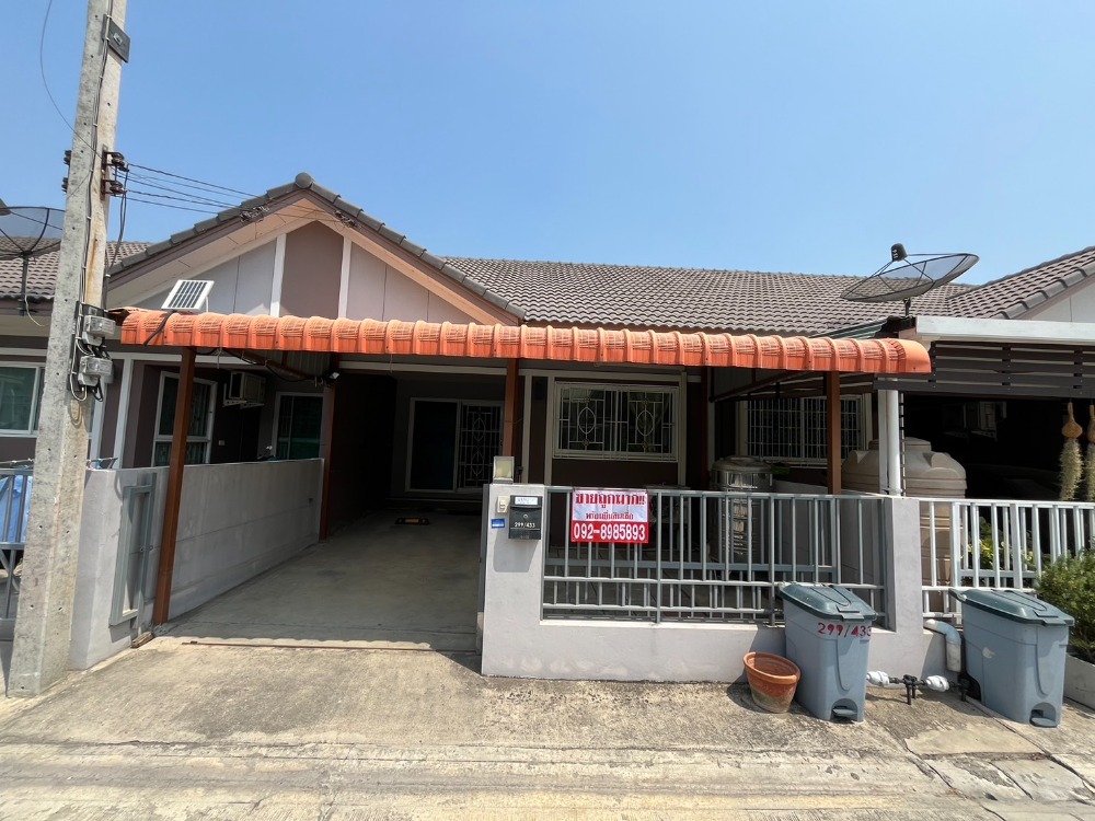 For SaleTownhouseAyutthaya : One-story townhouse for sale, Nara House Village. Near Rojana Industrial Estate Phra Nakhon Si Ayutthaya Province, area size 22.2 sq m, 2 bedrooms, 1 bathroom, ready to move in.