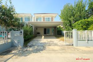 For SaleHousePhutthamonthon, Salaya : Twin house, Villaggio Pinklao, Salaya, Land and House, 2 floors, in front of the house there is no house opposite. The house is ready to move in, decorated, added furniture, air conditioning, cheap price.