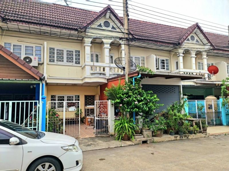 For SaleTownhousePathum Thani,Rangsit, Thammasat : 2-story townhouse for sale, Sena Grand Home Village. Rangsit-Tiwanon, size 18 sq m., 2 bedrooms, 2 bathrooms, 2 houses next to each other, Bang Phun Subdistrict, Mueang District, Pathum Thani Province.