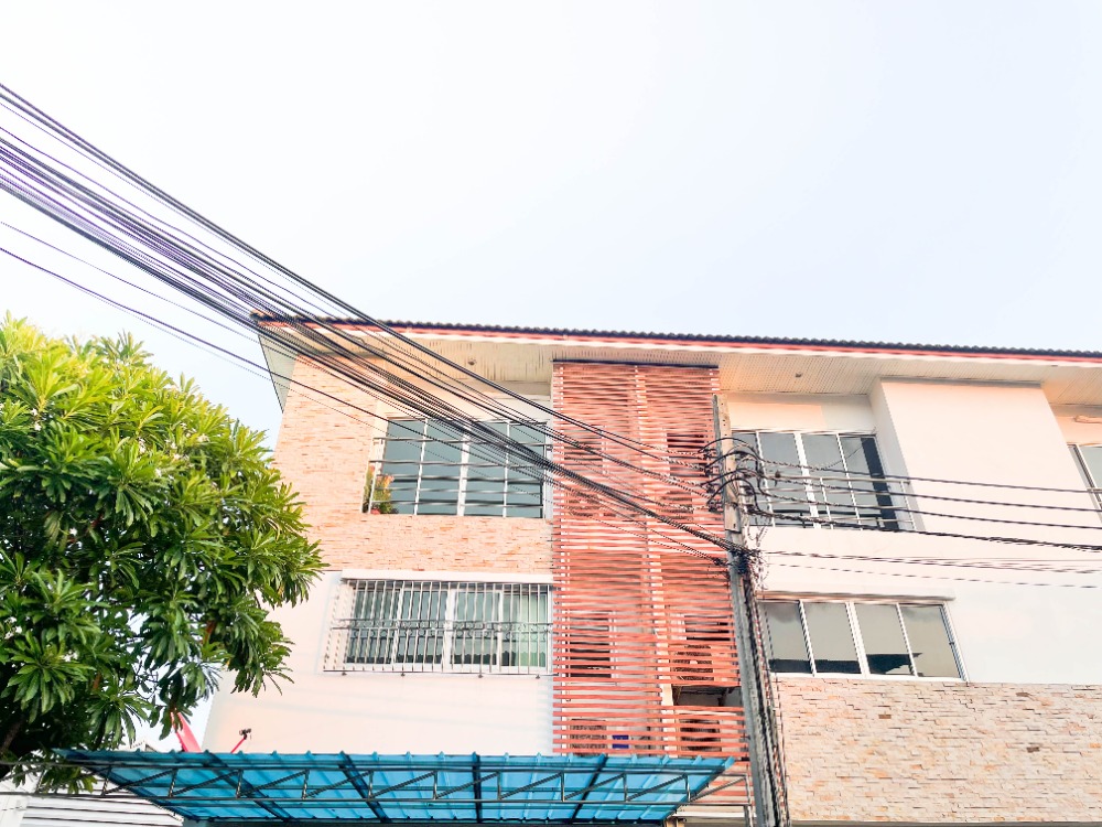 For RentTownhouseRatchadapisek, Huaikwang, Suttisan : HK0135😊 For RENT Townhouse for rent, 3 floors, 4 bedrooms, Mengjai. Mengjai🔔House area: 32.00 sq m.🔔Usable area: 230.00 sq m.💲Rent: 45,000฿📞O99-5919653,O65-9423251✅LineID:@sureresidence