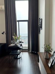 For RentCondoSukhumvit, Asoke, Thonglor : C Ekkamai condo for rent, new room, new furniture, never lived in, 40th floor, Loft 1bed, 29,000, great value! (4002)