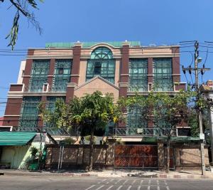 For SaleHome OfficePinklao, Charansanitwong : Home office for sale, 5 floors, Arun Amarin Road, area 20 sq m, parkin