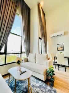 For RentCondoRatchadapisek, Huaikwang, Suttisan : For rent: The Collect Ratchada 32, Duplex room, beautifully decorated, fully furnished, opposite the Criminal Court, convenient travel.