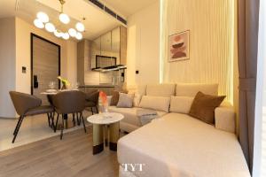 ให้เช่าคอนโดลาดพร้าว เซ็นทรัลลาดพร้าว : ให้เช่า The crest park residences 53,000 บาท/เดือน-2 ห้องนอน 2 ห้องน้ำ-ขนาดพื้นที่ 50 ตรม วิวสวนสวย,วิวห้างเซ็นลาด-ชั้น 11ขาย 14,500,000.บาท