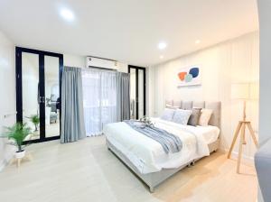 For SaleCondoRamkhamhaeng, Hua Mak : 🌈ES-644 Bodin Suite Home for sale 💢💢Only 800 meters to the MRT Orange Line. Newly renovated entire room, fully furnished, divided into proportions📲 Line ID: @easy_condo (with @ in front)