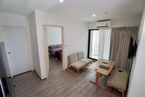 For SaleCondoPattanakan, Srinakarin : 15th floor, large room, fully furnished, Richpark @Triple Station