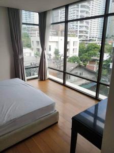 For RentCondoSukhumvit, Asoke, Thonglor : .Condo for rent Pearl Residence Sukumvit 24, price only 55,000 baht/month.