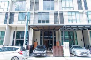 For RentTownhousePattanakan, Srinakarin : FOR RENT Townhome 3.5 Floor 3 Bedroom 3 Bathroom 2 Parking Ready to move in