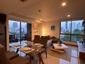 For RentCondoSukhumvit, Asoke, Thonglor : Condo for rent Downtown49, beautifully decorated room, fully furnished. Ready to move in