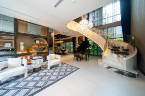ขายบ้านลาดกระบัง สุวรรณภูมิ : ✨𝗚𝗿𝗮𝗻𝗱 𝗕𝗮𝗻𝗴𝗸𝗼𝗸 𝗕𝗼𝘂𝗹𝗲𝘃𝗮𝗿𝗱 𝗞𝗿𝘂𝗻𝗴𝘁𝗵𝗲𝗽𝗸𝗿𝗶𝘁𝗵𝗮 New luxury mansion project On a potential location at the new Krungthep Kreetha area✨ Modern Classic style, Double Master Bedroom function.