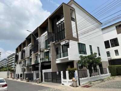 For RentTownhouseOnnut, Udomsuk : Townhome for rent, Bless Town Sukhumvit 50, just 2 minutes to BTS On Nut.