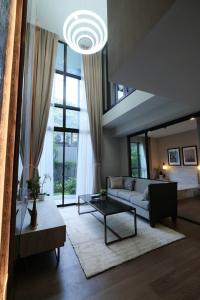 For RentCondoWitthayu, Chidlom, Langsuan, Ploenchit : For Rent Duplex 2 bedrooms NA Vara Residences Luxury Condo Near BTS Chidlom Fully furnished Ready to move in