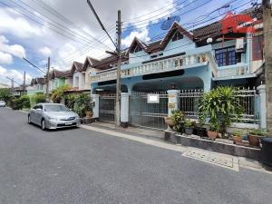 For RentTownhouseRatchadapisek, Huaikwang, Suttisan : Townhouse for rent, 2 floors, area 30 sq m, area 180 sq m, 3 bedrooms, 2 bathrooms, 4 air conditioners, fully furnished, Ratchada Road, Huai Khwang District, rental price 35,000 baht/mo.