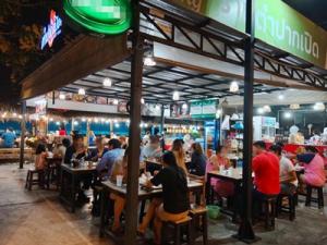 For LeaseholdRetailKaset Nawamin,Ladplakao : For rent: Tam Pak Open restaurant Walking Street Market Branch Lat Pla Khao area With franchise, opened for 7 years.
