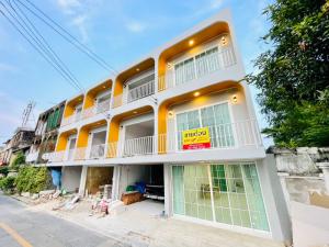 For SaleTownhousePinklao, Charansanitwong : House for sale next to MRT Bang Yi Khan, Charan 46, area 13 square meters, 3 floors, Bang Phlat.