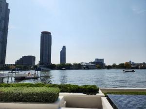 For SaleCondoWongwianyai, Charoennakor : It's like staying at a luxury hotel on the river, 20,000 baht per night, updated every day, a condo along the Chao Phraya River.
