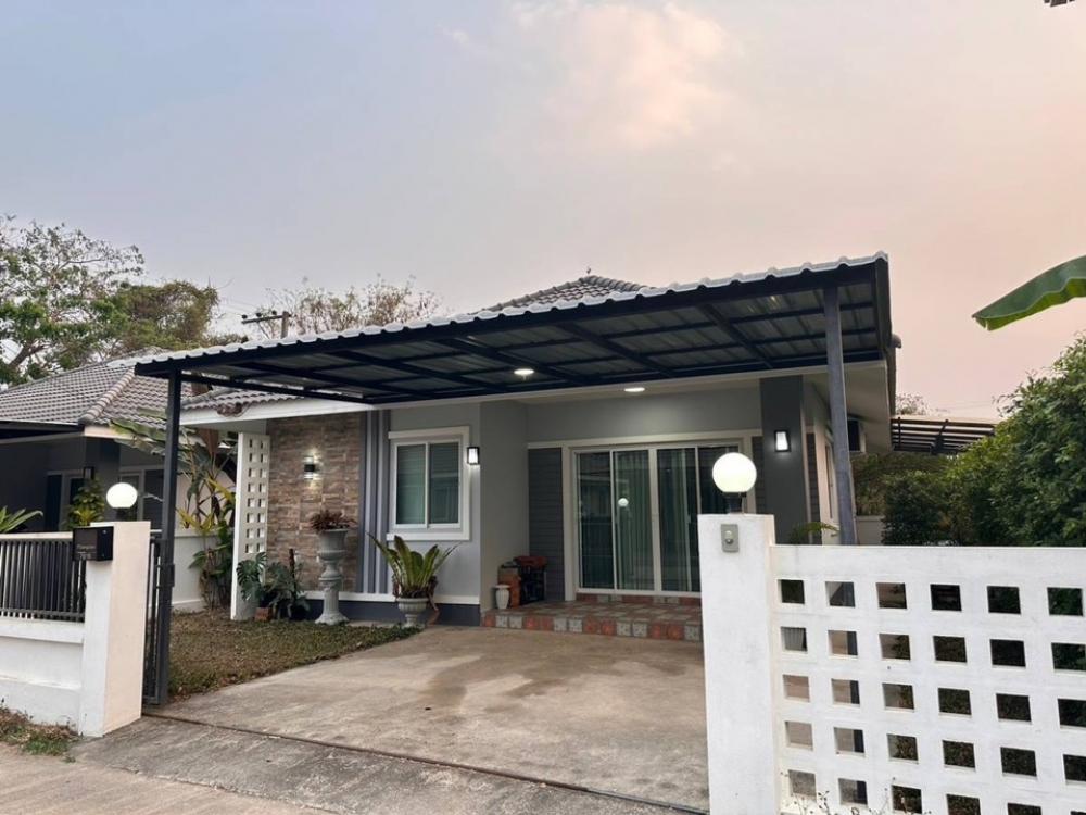 For SaleHouseChiang Mai : 💯 Beautiful house, new condition. Area 50 square meters Near Tha Rua Market, only 5 minutes. Complete with furniture + complete set of electrical appliances