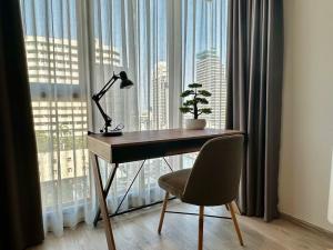 For RentCondoSukhumvit, Asoke, Thonglor : Room ready to move in, 1 bedroom, 1 bathroom, north side, good view.