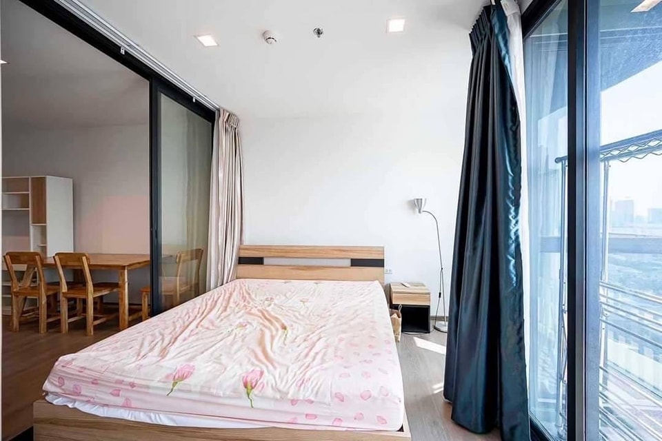 For RentCondoLadprao, Central Ladprao : RM21101 The Room Sukhumvit 21 size 54 sqm. 15th Floor 37,000 baht 099-251-6615