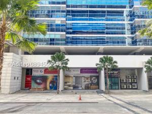 For RentShowroomChaengwatana, Muangthong : For sale/rent, Narita Muang Thong Thani building area, size 715 sq m., ground floor area, office building. Suitable as an office, sales office, showroom, warehouse, near the Pink Line, near the expressway, near Chaengwattana Road.