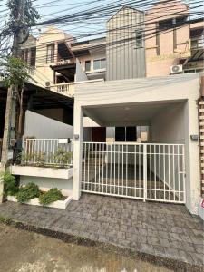 For SaleTownhouseChiang Mai : 3-story townhome for sale, good location, close to Chiang Mai University, only 5 minutes, No.3SB040