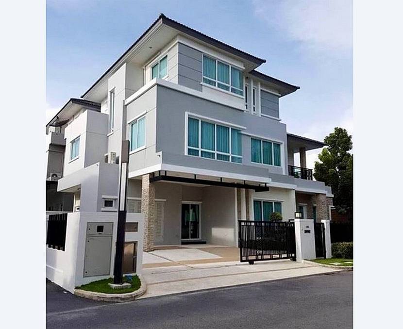 For RentHousePattanakan, Srinakarin : Single house for rent, Grand Bangkok Boulevard Rama 9 - Srinakarin, near Wellington International School, just 1 minute.