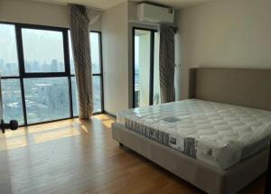 ให้เช่าคอนโดสาทร นราธิวาส : For Rent 3 bedrooms Sathorn Garden Condo High floor Near BTS Saladaeng Fully furnished Ready to move in