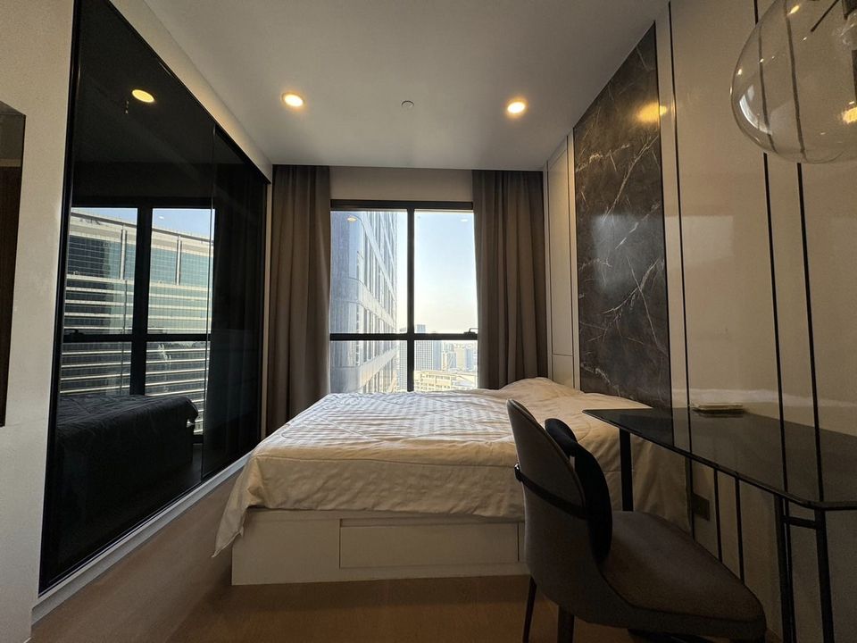 For SaleCondoSiam Paragon ,Chulalongkorn,Samyan : Ashton Chula - Silom【𝐒𝐄𝐋𝐋 & 𝐑𝐄𝐍𝐓】🔥Simple, modern room, built-in furniture, million-dollar view, convenient transportation, near Samyan Nommit Town. Ready to move in! 🔥Contact Line ID: @hacondo