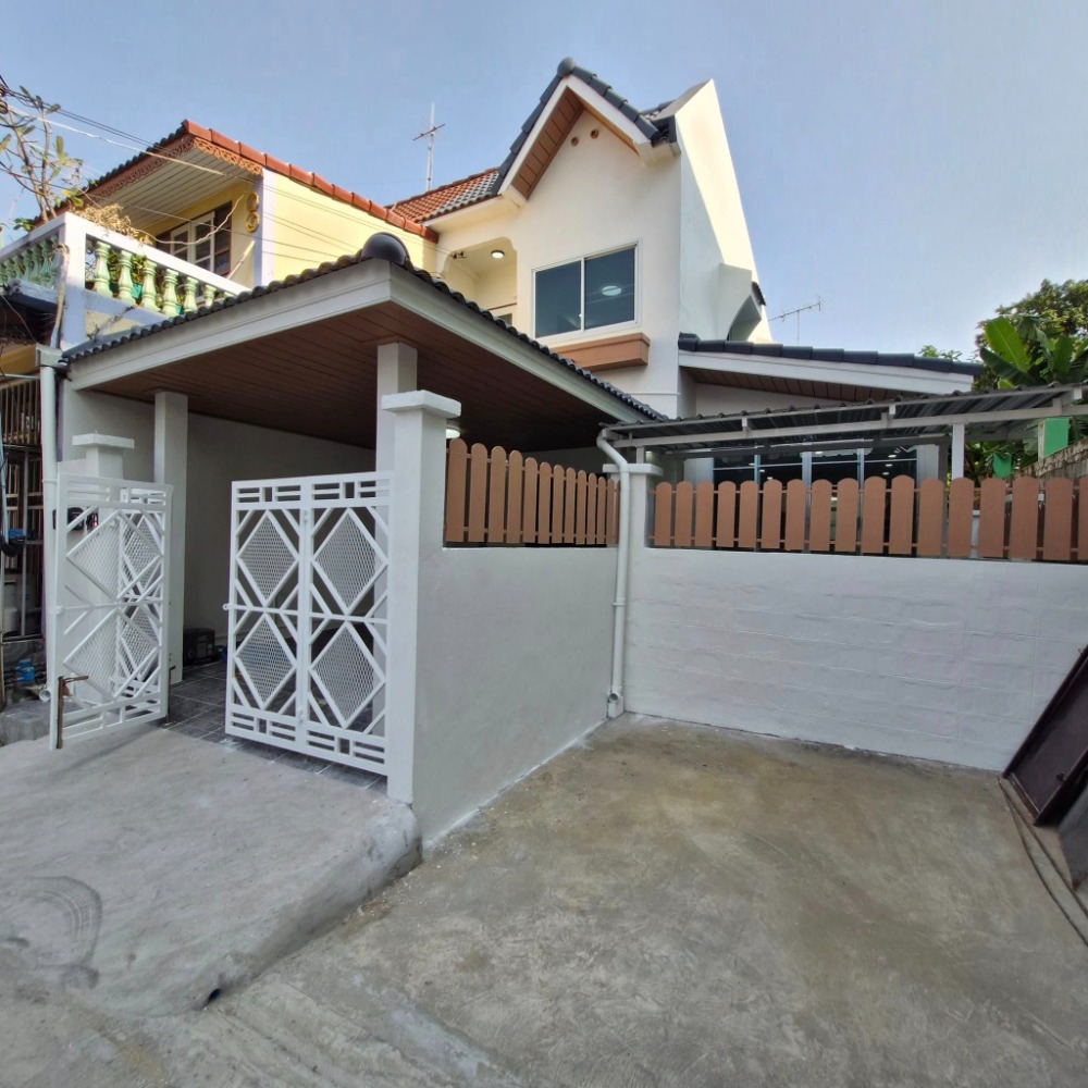 ขายทาวน์เฮ้าส์/ทาวน์โฮมเอกชัย บางบอน : 2-story townhouse, Kanlapaphruek 6, Intersection 11, area 31 square meters.