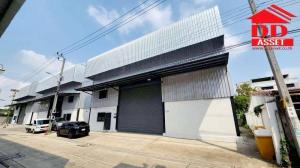 For RentWarehouseLadkrabang, Suwannaphum Airport : Warehouse and office for rent Lat Krabang 14/1, only 15 minutes onto the motorway. 6 km from Suvarnabhumi Airport, code F8005.