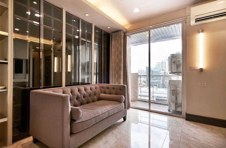 For RentCondoRatchathewi,Phayathai : 👑 Pathumwan Resort 👑 2 bedrooms, 2 bathrooms 10th floor, corner room, no blocking buildings, luxuriously decorated, complete with amenities in the room, ready to move in.