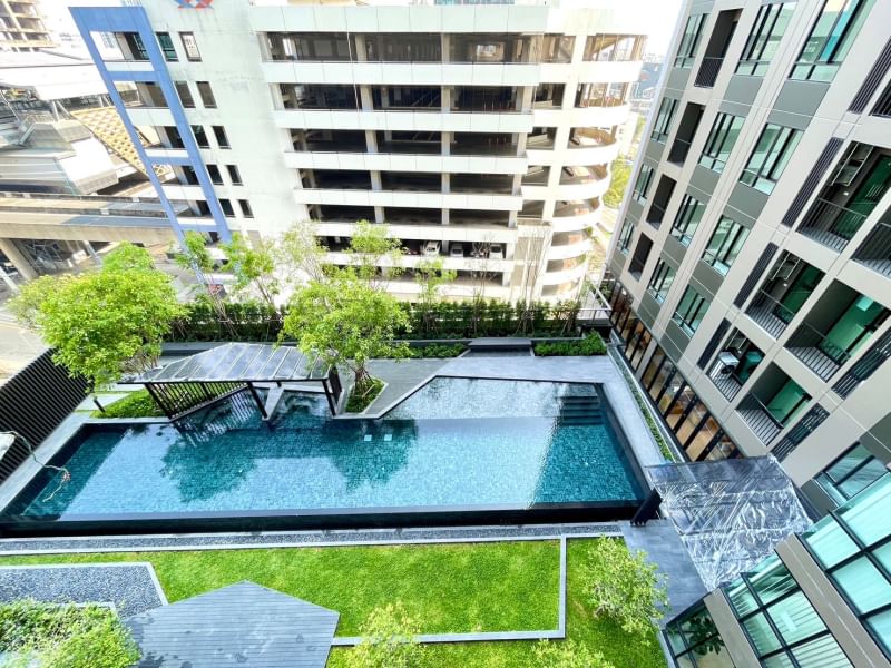 For RentCondoLadprao, Central Ladprao : 089-515-5440 Condo for rent, next to MRT Lat Phrao, pool view.