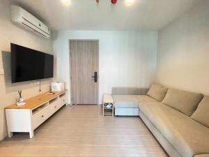 For RentCondoThaphra, Talat Phlu, Wutthakat : Life Sathorn Sierra near BTS Talat Phlu, beautiful room in minimalist style. Available for rent.