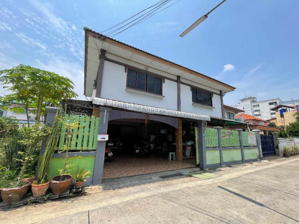 For SaleHousePathum Thani,Rangsit, Thammasat : Single house for sale, 61 sq m, next to the main road Lam Luk Ka, Soi Phahonyothin 62, good location, near Lotus, Lam Luk Ka Khlong 2.
