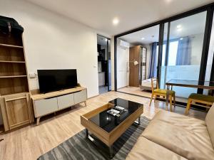 For RentCondoRama9, Petchburi, RCA : Condo for rent THE BASE Garden Rama 9, beautiful room, fully furnished, ready to move in.