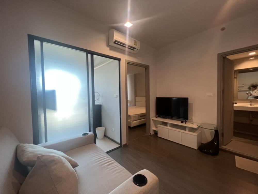 For RentCondoOnnut, Udomsuk : Ideo Sukhumvit 93 for RENT1 bedroom, 1 bathroom, has a washing machine, under the building there is Starbuck and 7-11, fully convenient, price 16,000 baht, urgent !!!! The room goes very quickly. If interested, call 061-4162636.