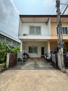 For SaleHousePrachin Buri : 2-story townhouse Opposite Prachin Municipal Market, 2 bedrooms, corner unit.