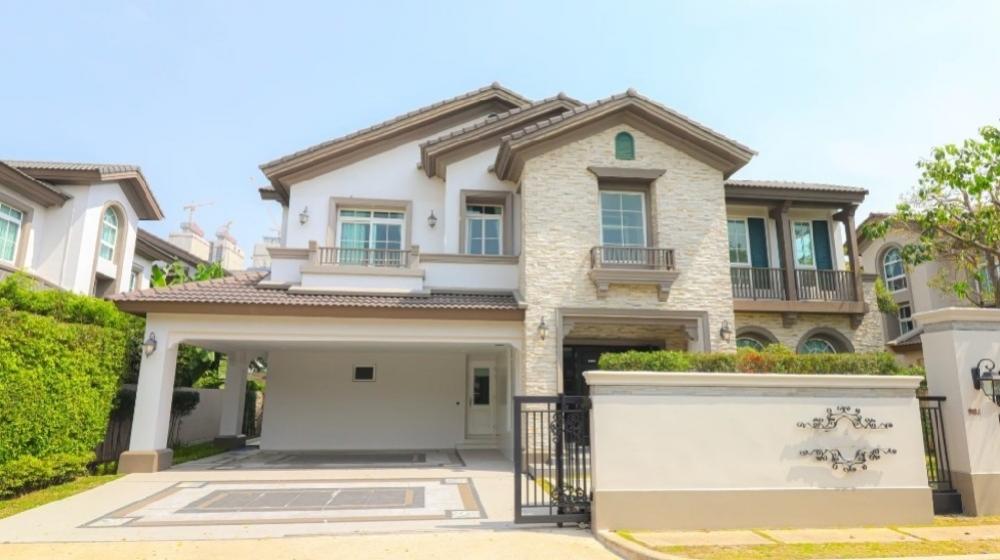 For SaleHouseBangna, Bearing, Lasalle : Luxurious village in the hottest location‼️ Bangna Km. 7, Soi Ratchawinit Bang Kaeo. large beautiful house that many people are looking for Nantawan Village, Bangna, KM.7, plot in front of the garden (H24052)