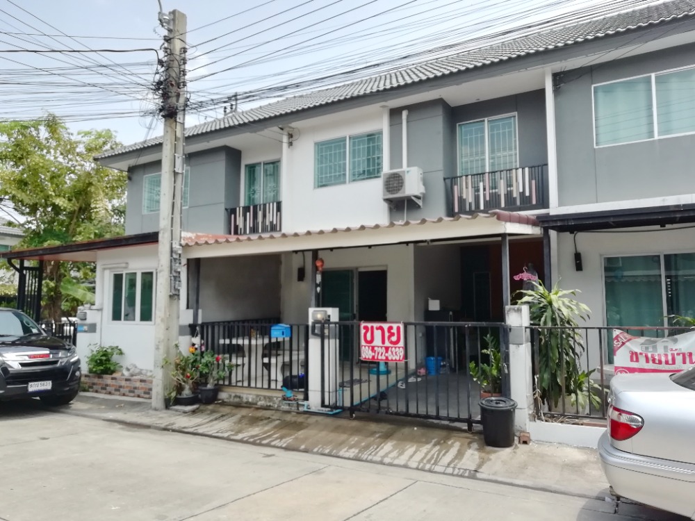 For SaleTownhouseNonthaburi, Bang Yai, Bangbuathong : Townhome Pruksa Prime 95/2 Soi Kantana-Wongwaen, 2 floors, 17.4 sq m, 3 bedrooms, 2 bathrooms, 1 parking space, 1 air conditioner, addition of front and back roof, back kitchen, width 6 m., facing North, ready to move in