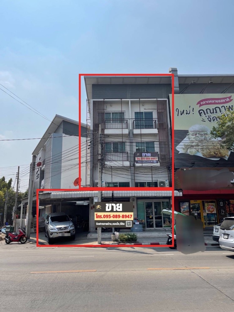 For SaleShophouseChokchai 4, Ladprao 71, Ladprao 48, : urgent !! Commercial building for sale, 3 and a half floors, next to Nakniwat Road. Located at the entrance of Soi Nakniwat 27 🔥Price 19.9 million baht🔥 Ready to end the deal, haggle for a better price.