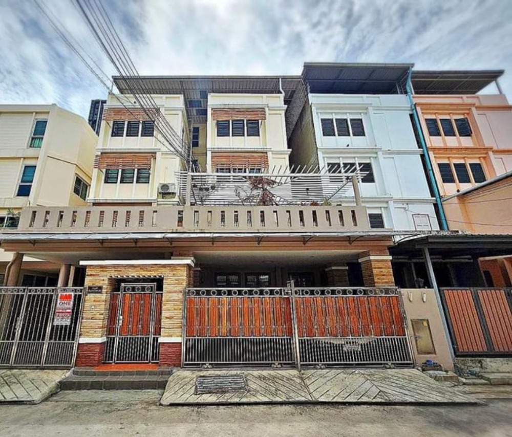 For RentHome OfficeOnnut, Udomsuk : ❤ 𝐅𝐨𝐫 𝐫𝐞𝐧𝐭 ❤ Home Office can register a company. Area more than 700 sq m., parking for 3 cars ✅ near Bang Chak Punnawithi BTS.