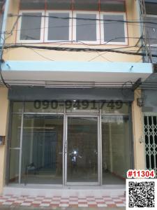 For RentShophouseKasetsart, Ratchayothin : For rent, 3-story commercial building, Phahon Yothin Road, next to BTS Sai Yut.