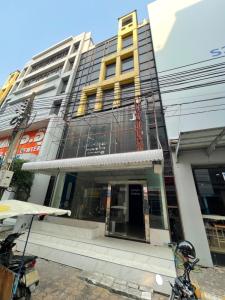 For RentShophouseLadprao101, Happy Land, The Mall Bang Kapi : Urgent for rent!!! Home office or commercial building, only 3 floors for rent, Wisut Thani Project, Lat Phrao 101/3 - only 100 meters from the entrance of the alley, can be used as a residence🏠 Office is good, clinic is great 💇‍♀️Beauty salon is great, do